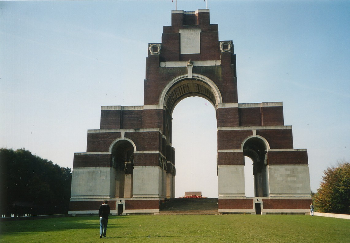 British Memorial for the Missing of the Somme, Thiepval - KLIK VOOR EEN VERGROTING